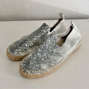 Vince Robin Lizard Embossed Leather Print Espadrilles in White Gray, Size 5